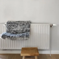 Hamac poilu noir pour radiateur chat
